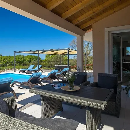 Vikendica Stephanie *