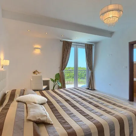 Vikendica Stephanie *