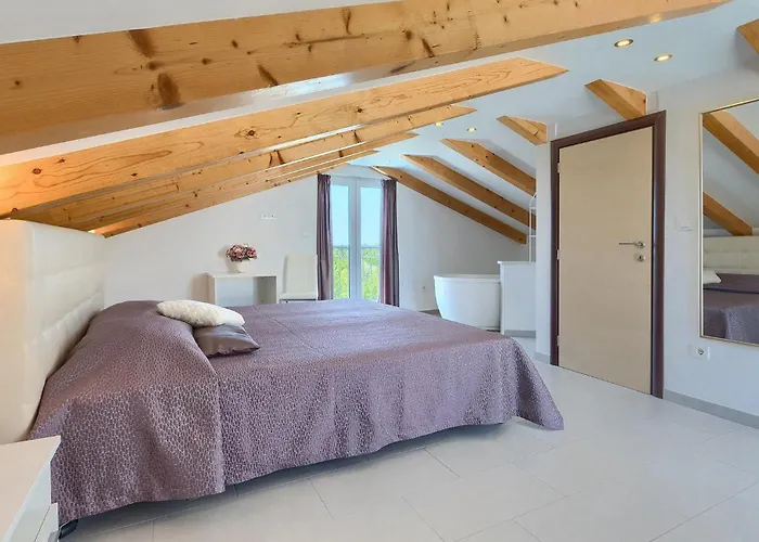 Stephanie * ロヴィニ