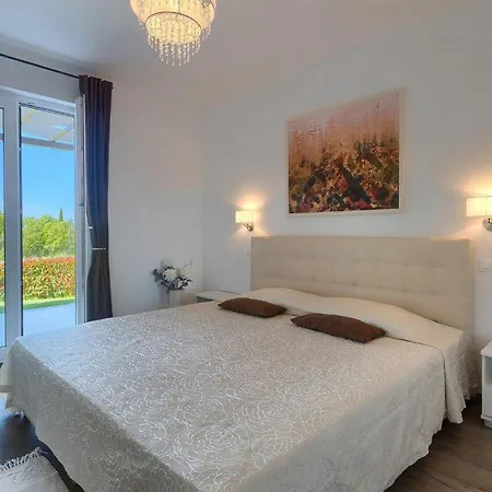 Holiday home Stephanie *